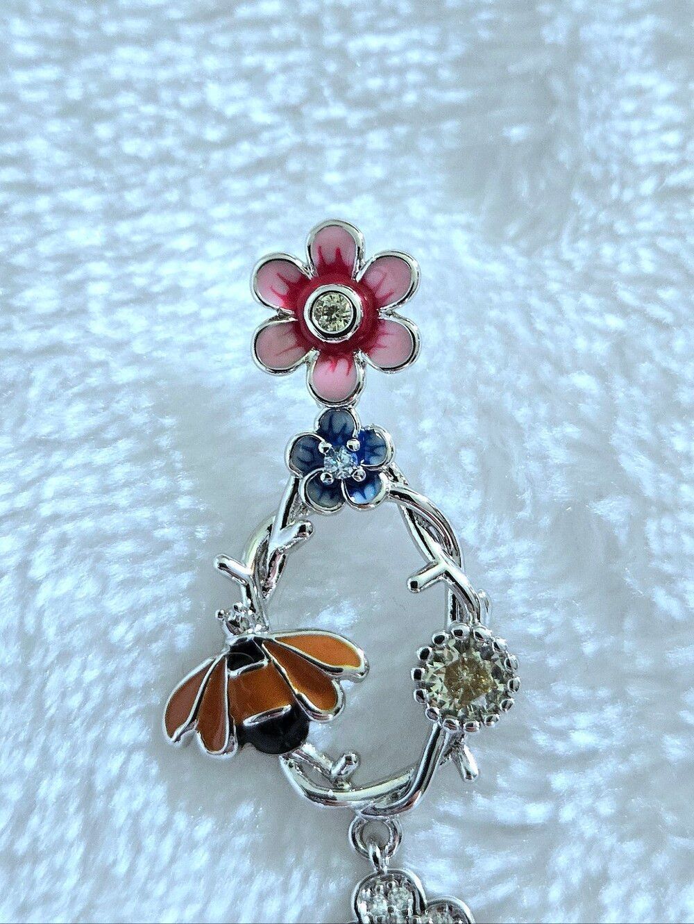 Cote d'Argent Whimsical🧚♀️ Bee🐝 and Flowers🌸 Earrings - NWT - Picture 13 of 16